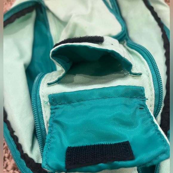 Kavu cross body backpack in teal, used twice. - Picture 6 of 6